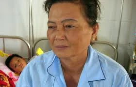 Phẫn nộ vụ con dâu dùng guốc "bổ" mẹ chồng nứt sọ