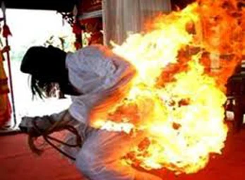 Bi kịch gia đình của người đàn ông thiêu sống vợ