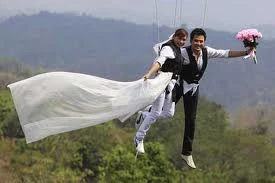 Những cô dâu muốn... là cái rốn của vũ trụ