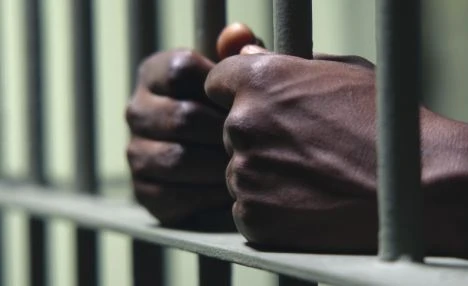 Người đàn ông tội nghiệp yêu con, và thương vợ... "quái thai"