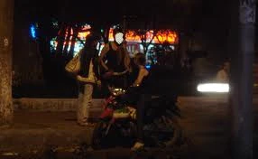 Chợ tình của "ma nữ": Nhộn nhịp ngã giá, bán mua