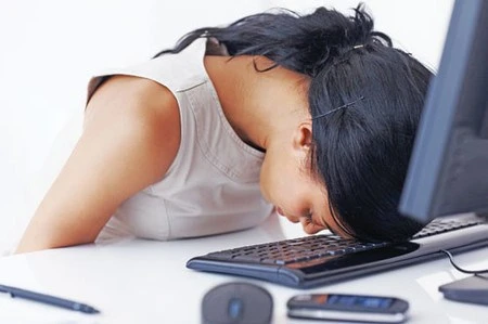 Hàng đêm, mẹ tôi chat sex với những gã trí thức trẻ, bệnh hoạn