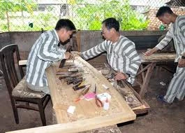 Sau song sắt trại giam, có một trái tim người cha thổn thức