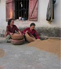 Một ngày ở ngôi "làng góa bụa"