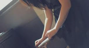 Những người mẹ đơn thân và phận bướm đêm buồn bã