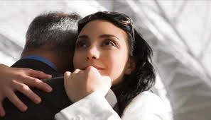 Khi “trâu già” mệt mỏi vì “gặm cỏ non”