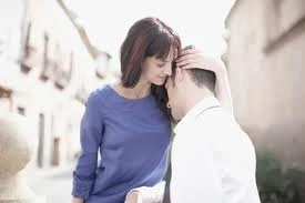 Giai trẻ sập "bẫy tình dục" của "máy bay bà già"