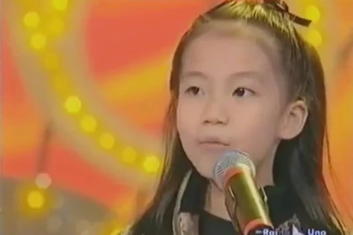 Ấn tượng cô bé Việt hát bài "Chú ếch con" trên truyền hình Italia