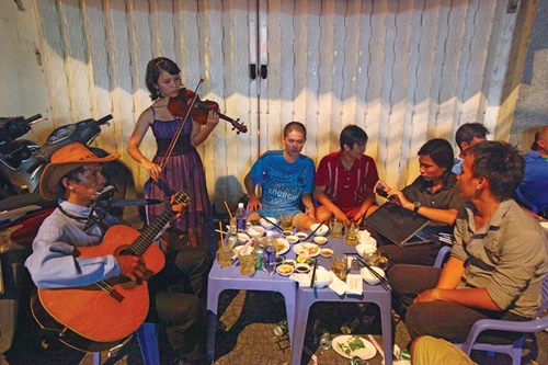 Đam mê pha đắng cay của đờn ca tài tử quán nhậu