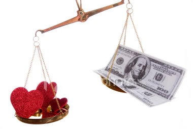 Lao vào chạy show cày cuốc kiếm tiền nuôi chồng đại gia