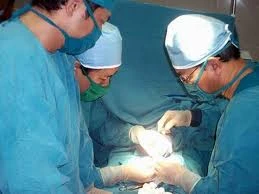 Bác sĩ và những ca phẫu thuật nhớ đời, cười ra nước mắt