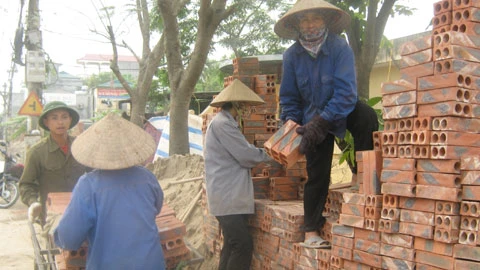 Những câu chuyện nhói đau ở "làng vợ bé"