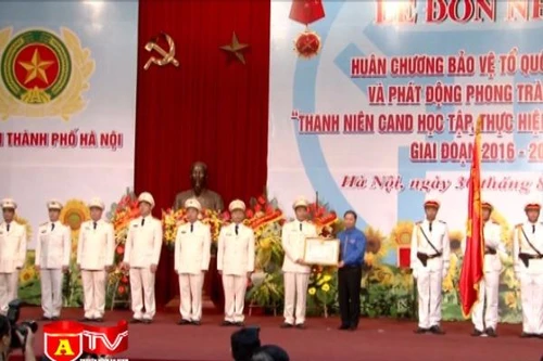 Đoàn thanh niên CATP Hà Nội đón nhận Huân chương Bảo vệ Tổ quốc hạng Nhì 