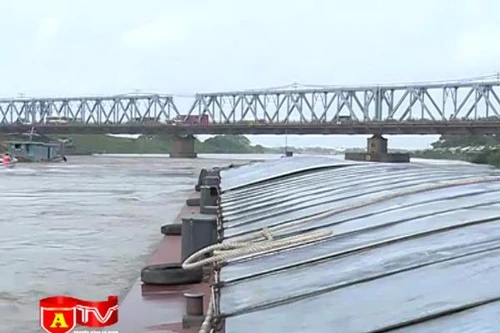 Hiểm họa tai nạn giao thông đường thủy qua cầu Đuống