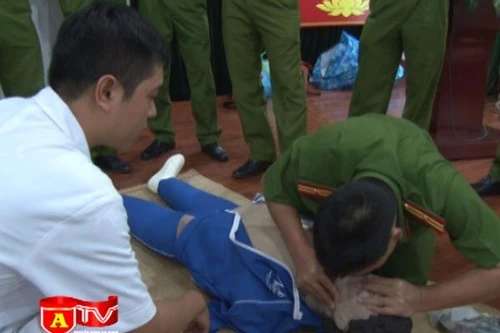 Sẵn sàng sơ cứu thương cho người bị nạn trong khi làm nhiệm vụ đảm bảo ANTT