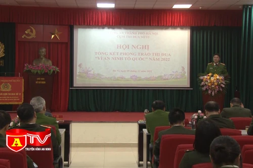 Xây dựng đội ngũ cán bộ có bản lĩnh chính trị vững vàng và trình độ, năng lực, phẩm chất tốt