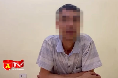 Mang xe máy đi cầm cố rồi tự rạch tay mình để làm giả bị cướp