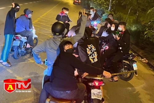 Gia tăng tình trạng thanh thiếu niên sử dụng vũ khí gây rối trật tự công cộng