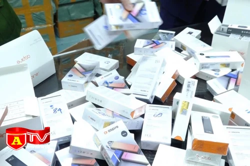 Phát hiện lô máy hút thuốc lá điện tử nhập lậu trị giá gần 4 tỷ đồng