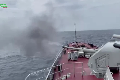 [VIDEO] Đội tuyển Hải quân Việt Nam vượt Nga và Trung Quốc phần thi hải pháo AK-176