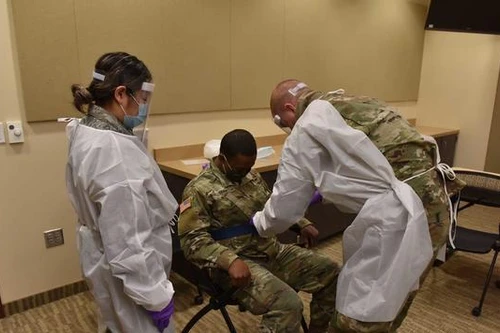 Hải quân Mỹ 'mạnh tay' với quân nhân không chịu tiêm ngừa Covid-19