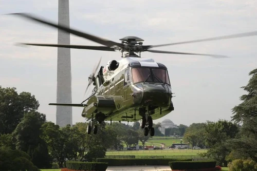 [ẢNH] Trực thăng dành cho Tổng thống Biden có thể đốt cháy bãi cỏ Nhà Trắng