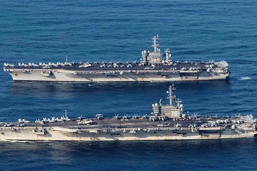 [ẢNH] Hài tàu sân bay cùng tập trận tại Biển Đông
