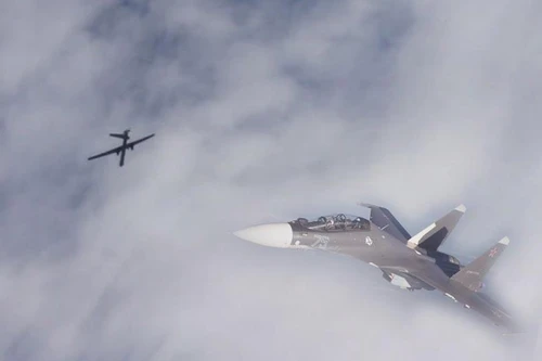 [VIDEO] Khi "chiến thần" Su-30SM vờn nhau với "thần chết" MQ-9 Mỹ