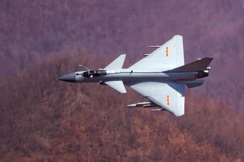 Tiêm kích 'con cưng' J-10 Trung Quốc gặp nạn, 2 phi công liền nhảy xuống sông