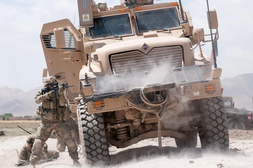 Xe bọc thép kháng mìn tốt nhất của Mỹ được Taliban tận dụng diễu hành