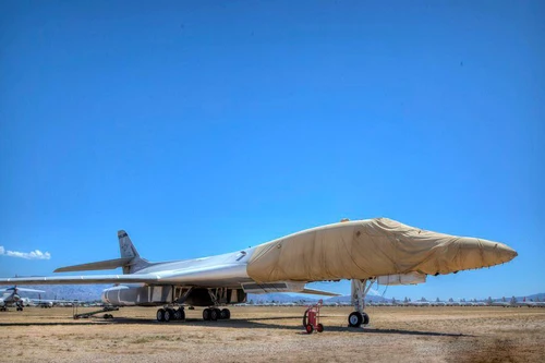 [ẢNH] Tại sao Mỹ lại đưa 17 'pháo đài bay' B-1B ra thẳng nghĩa địa máy bay?