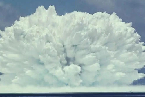 [VIDEO] Xem lại vụ thử bom nguyên tử nổ dưới biển tạo thành tường nước cao 800m