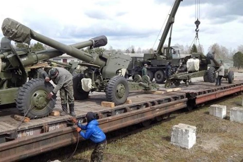 [ẢNH] Ukraine điều hàng loạt lựu pháo 152mm, miền Đông căng như dây đàn