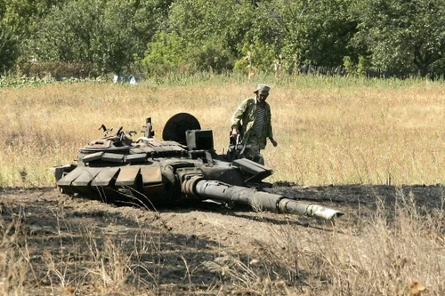 [ẢNH] Phủ nhận liên quan nhưng Nga lại khó giải thích về xác T-72B3 tại Đông Ukraine