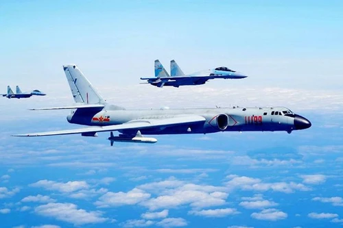 [ẢNH] Số lượng lớn máy bay quân sự Trung Quốc áp sát đảo Đài Loan