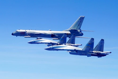 [ẢNH] 52 máy bay quân sự Trung Quốc cùng áp sát Đài Loan