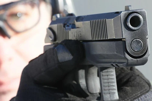 [ẢNH] Lực lượng đặc biệt Nga trang bị súng ngắn bắn xuyên giáp cực uy lực