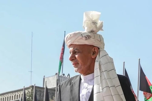 [ẢNH] Tổng thống Ghani và gia đình ở UAE sau khi tháo chạy khỏi Afghanistan