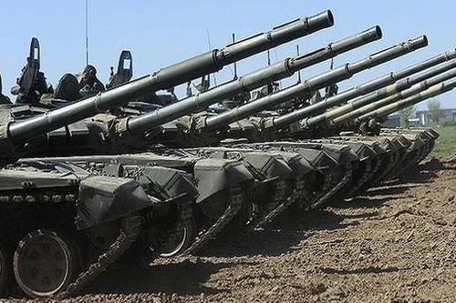 Chuyến tàu thứ 9 chở lô xe tăng T-72 của Nga tiếp tục áp sát Ukraine