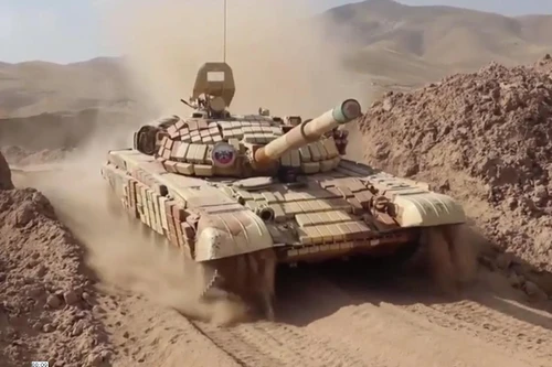 [VIDEO] Nga điều xe tăng T-72 áp sát biên giới Afghanistan