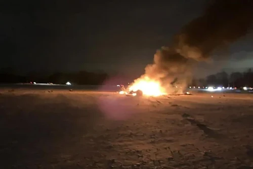 [Info] ‘Diều hâu đen’ UH-60 của Vệ binh Quốc gia Mỹ lao xuống đất bốc cháy