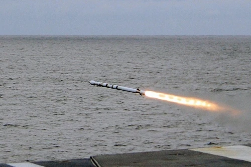 Mỹ phê chuẩn bán 254 tên lửa chiến thuật RIM-116C cho Qatar 