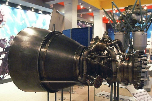 Phớt lờ McCain, Lầu Năm Góc mua gấp đôi số động cơ tên lửa RD-180 của Nga