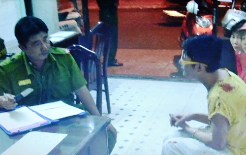 Cảnh sát 113 quật ngã đối tượng cầm dao khống chế, giải cứu 1 nạn nhân