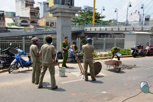 Nổ khí hố ga, 3 công nhân bị thương