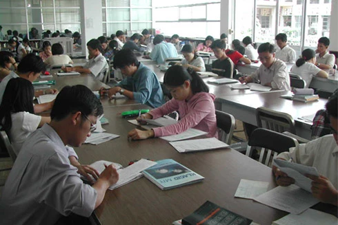 Người Việt trẻ hãy "quẳng" facebook và cầm sách lên đọc đi