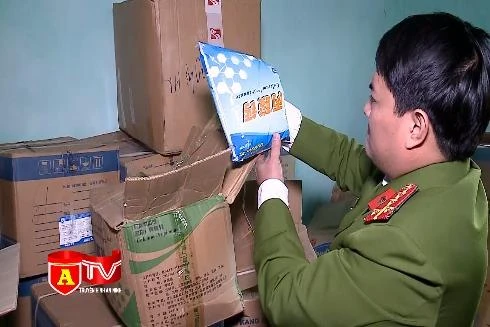 Phát hiện 4 tấn nguyên liệu sản xuất bim bim không rõ nguồn gốc