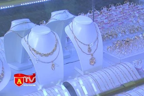 Nhiều cơ sở vi phạm về nhãn mác, trọng lượng và tuổi vàng