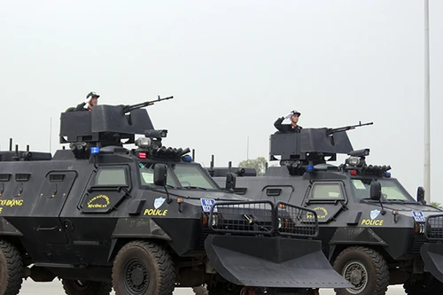 [Ảnh] Ngắm dàn xe "khủng" chống khủng bố, bạo động của Công an Hà Nội