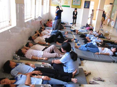 50 người nhập viện do ngộ độc cỗ cưới